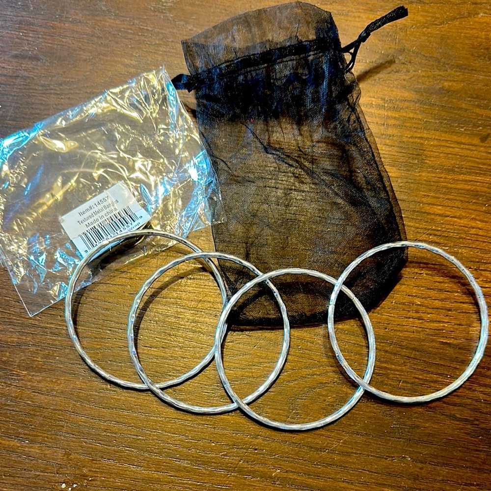 NIP textured metal bangle bracelet set of 4